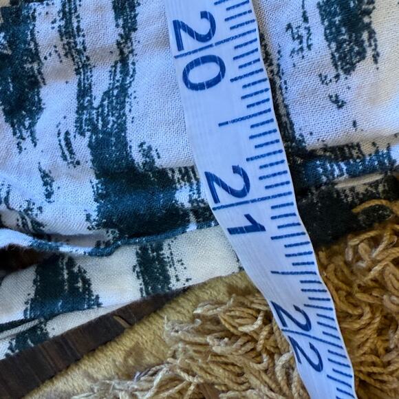 Evereve Shirred Waist w/Tie Wrap Top in the Carson Style Size XL - Picture 12 of 12